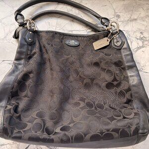 Authentic Coach Signature Shoulder Bag – Black
